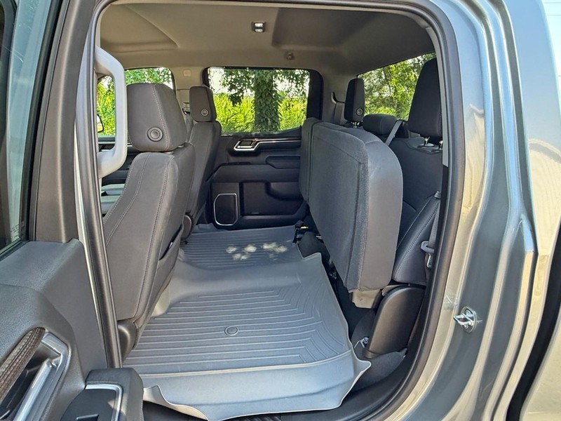 Chevrolet Silverado 1500 Vehicle Full-screen Gallery Image 15