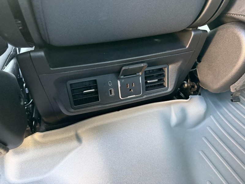 Chevrolet Silverado 1500 Vehicle Full-screen Gallery Image 16