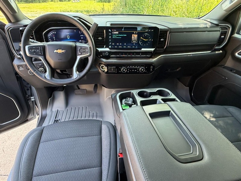 Chevrolet Silverado 1500 Vehicle Full-screen Gallery Image 17