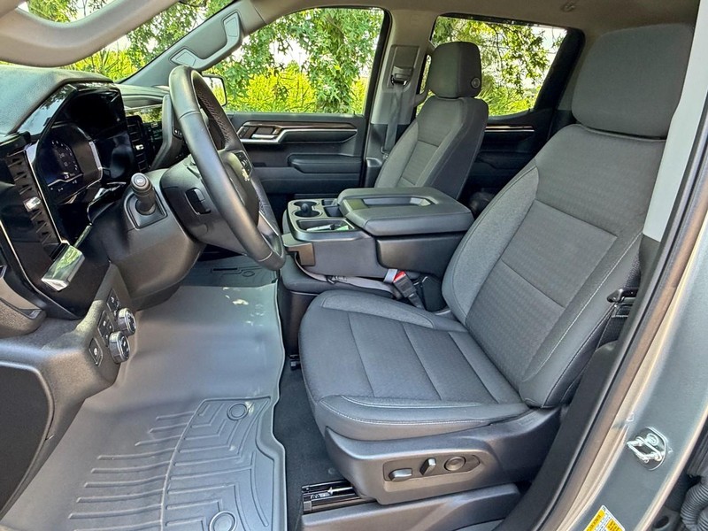 Chevrolet Silverado 1500 Vehicle Full-screen Gallery Image 19