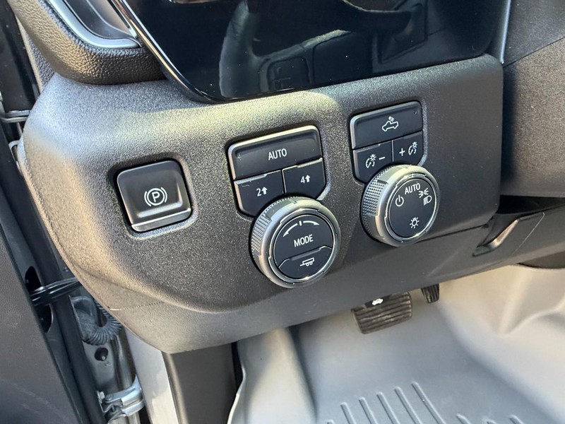 Chevrolet Silverado 1500 Vehicle Full-screen Gallery Image 20
