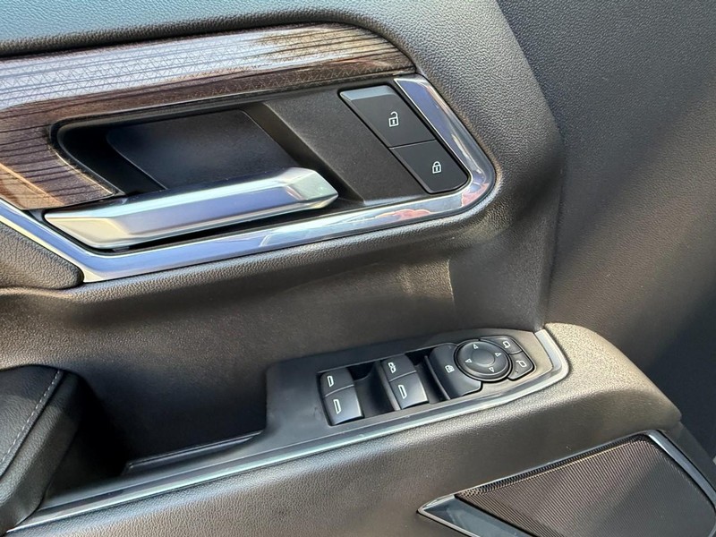 Chevrolet Silverado 1500 Vehicle Full-screen Gallery Image 22