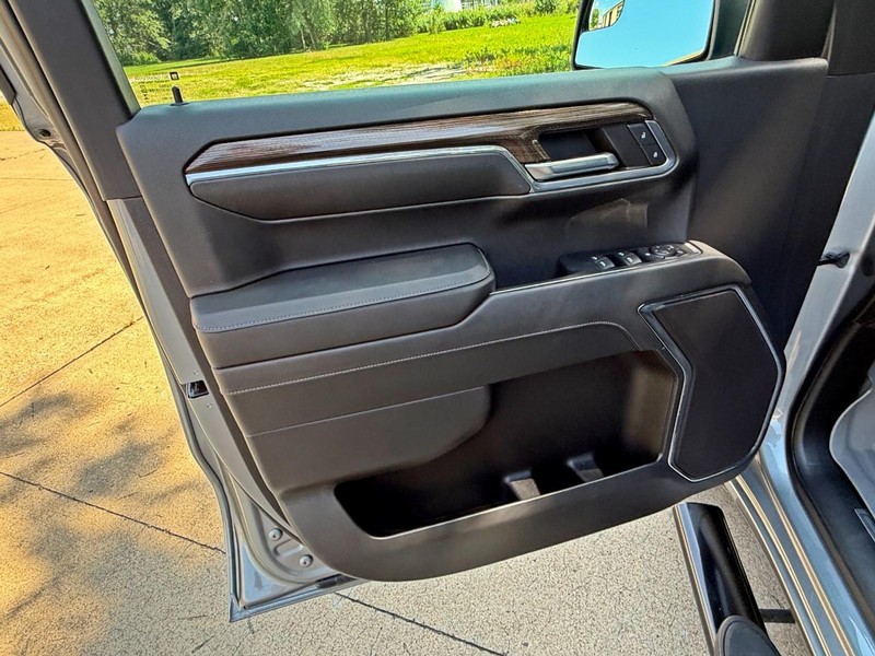 Chevrolet Silverado 1500 Vehicle Full-screen Gallery Image 23