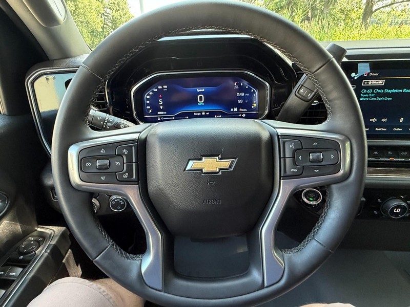 Chevrolet Silverado 1500 Vehicle Full-screen Gallery Image 24