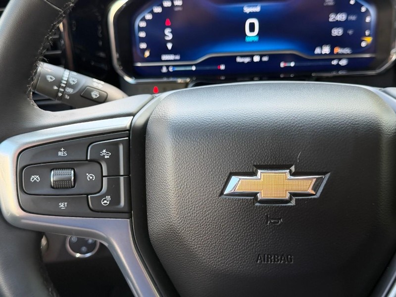 Chevrolet Silverado 1500 Vehicle Full-screen Gallery Image 25