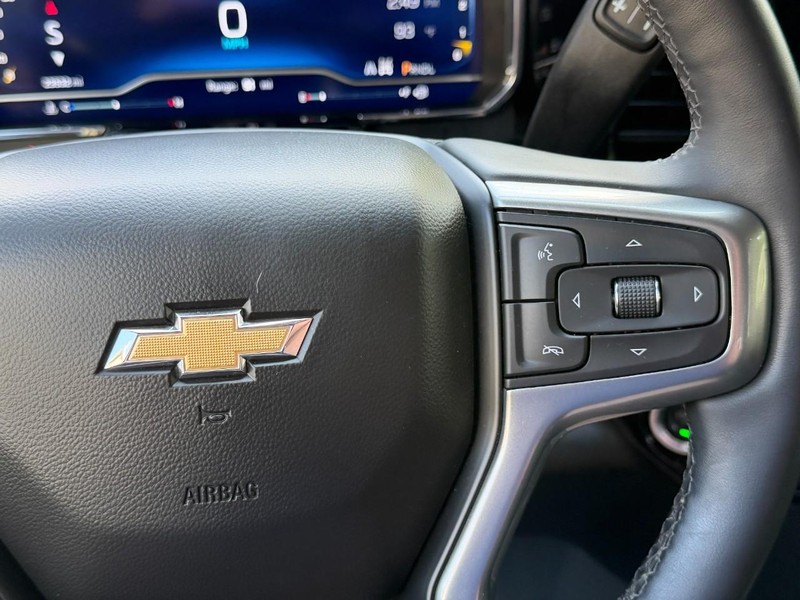Chevrolet Silverado 1500 Vehicle Full-screen Gallery Image 26