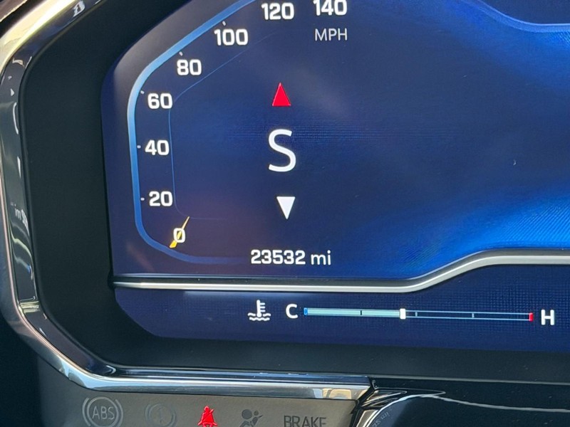 Chevrolet Silverado 1500 Vehicle Full-screen Gallery Image 30