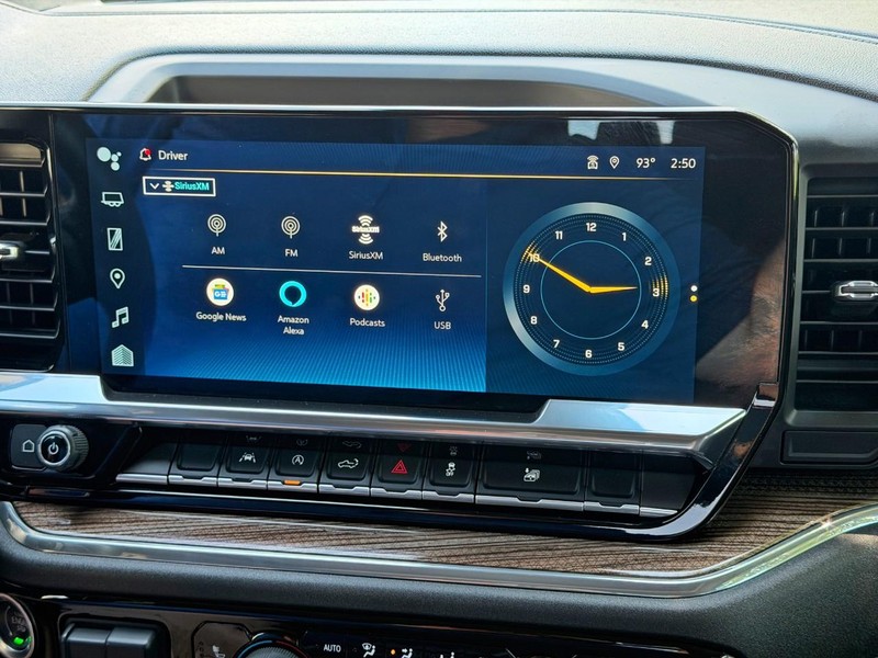Chevrolet Silverado 1500 Vehicle Full-screen Gallery Image 35