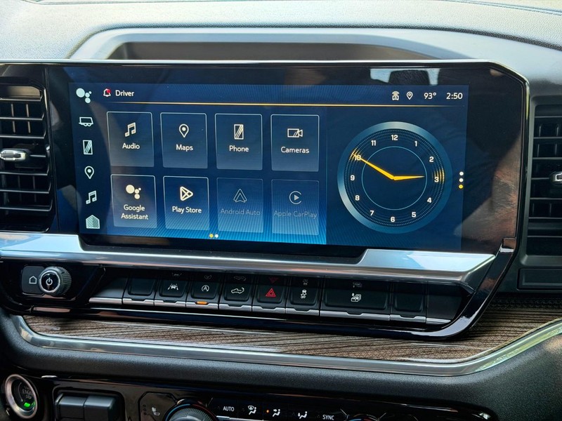 Chevrolet Silverado 1500 Vehicle Full-screen Gallery Image 36