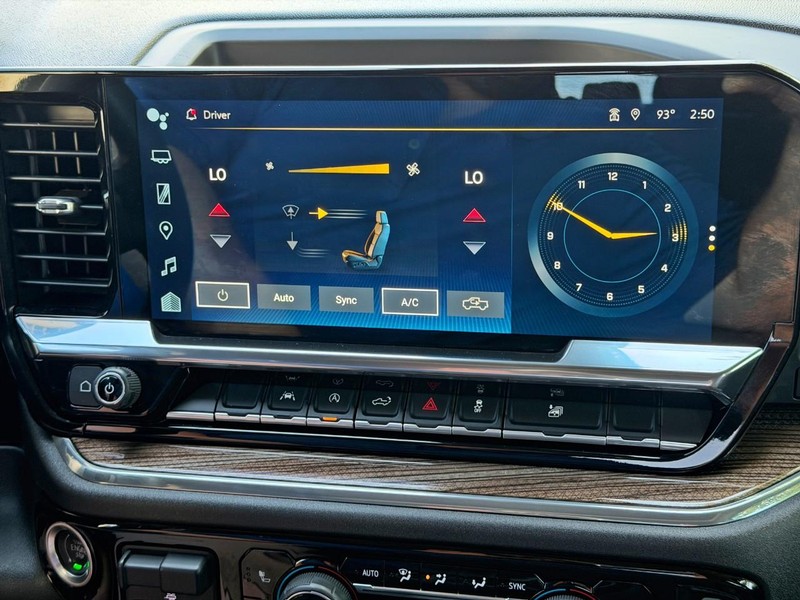 Chevrolet Silverado 1500 Vehicle Full-screen Gallery Image 38