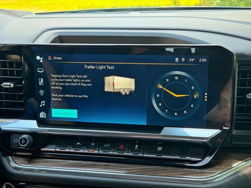 Chevrolet Silverado 1500 Vehicle Full-screen Gallery Image 39