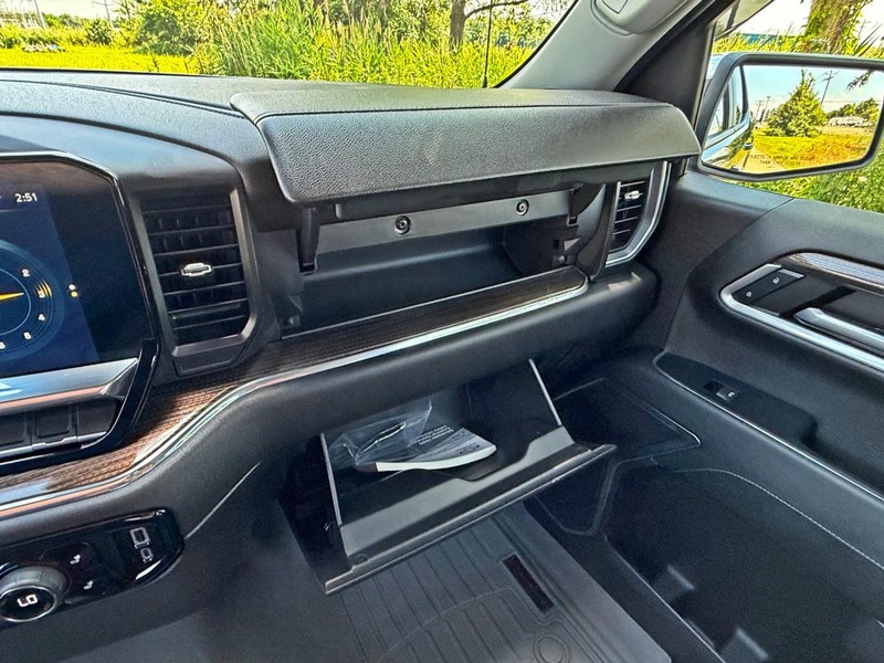 Chevrolet Silverado 1500 Vehicle Full-screen Gallery Image 45