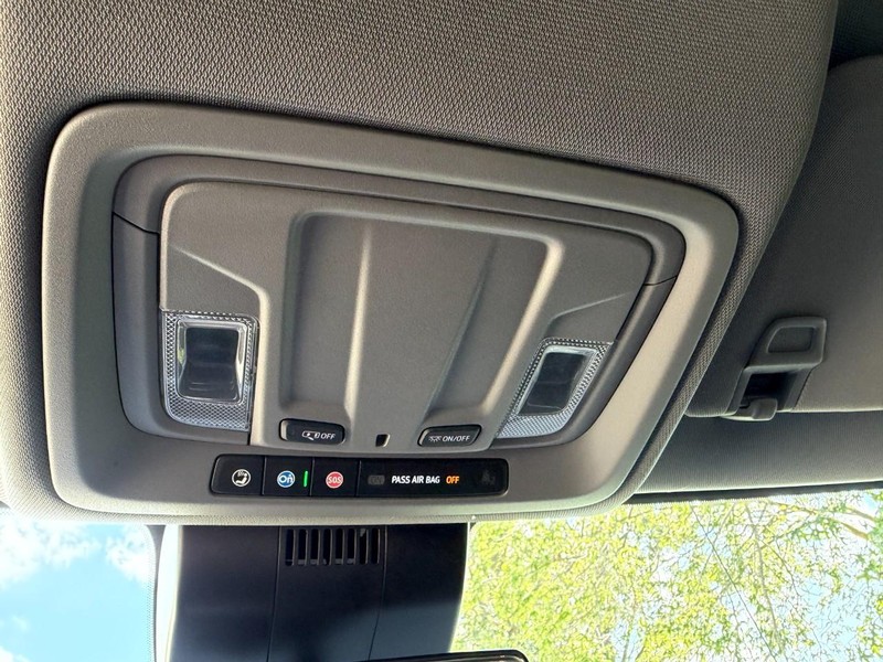 Chevrolet Silverado 1500 Vehicle Full-screen Gallery Image 46