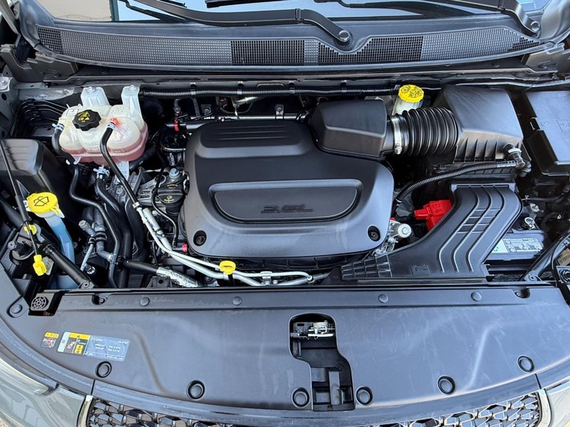 Chrysler Pacifica Vehicle Full-screen Gallery Image 10