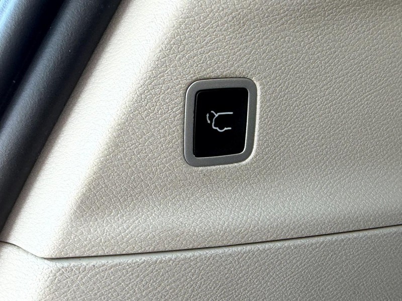 Chrysler Pacifica Vehicle Full-screen Gallery Image 14
