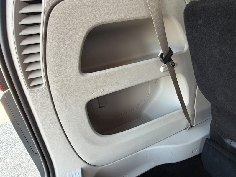Chrysler Pacifica Vehicle Full-screen Gallery Image 15