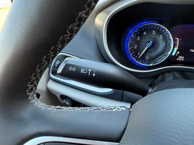 Chrysler Pacifica Vehicle Full-screen Gallery Image 31