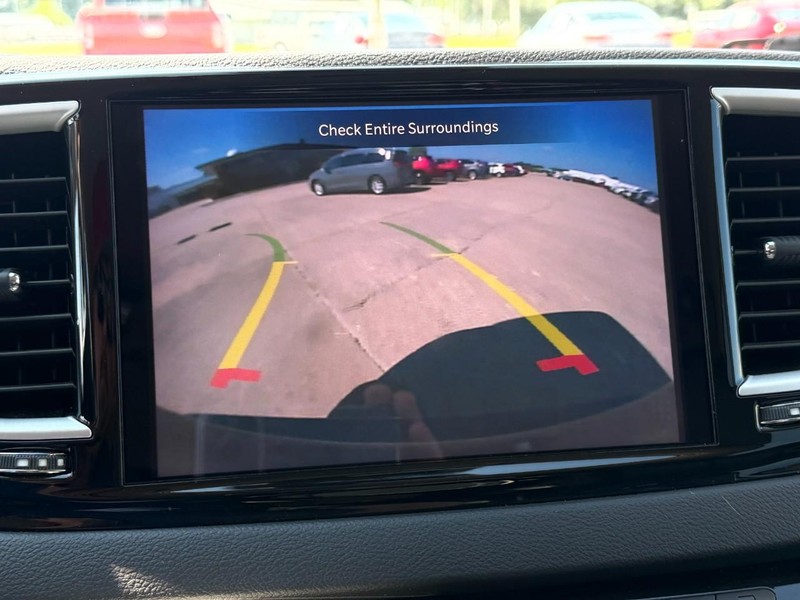 Chrysler Pacifica Vehicle Full-screen Gallery Image 37