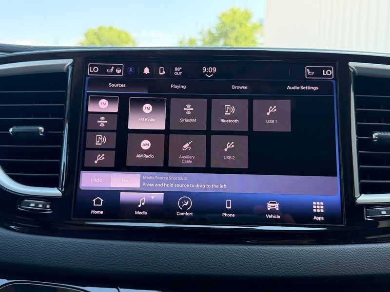 Chrysler Pacifica Vehicle Full-screen Gallery Image 38