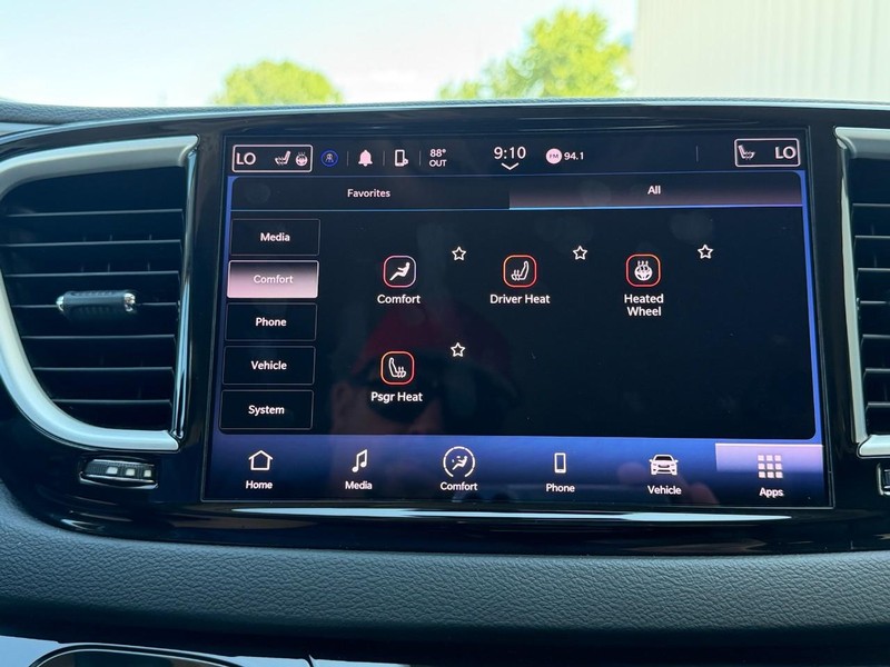 Chrysler Pacifica Vehicle Full-screen Gallery Image 41