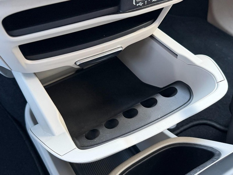 Chrysler Pacifica Vehicle Full-screen Gallery Image 44