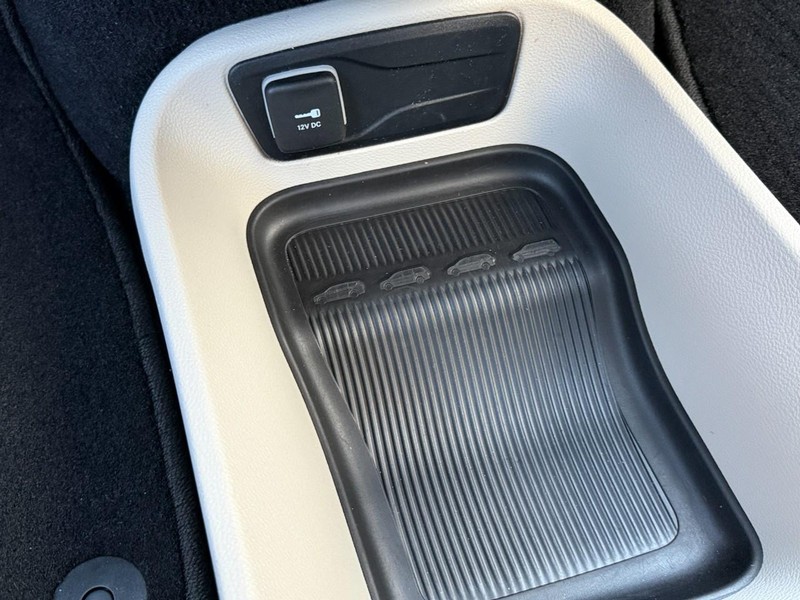 Chrysler Pacifica Vehicle Full-screen Gallery Image 45