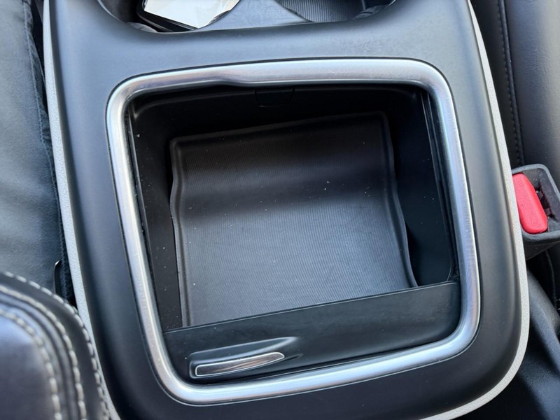 Chrysler Pacifica Vehicle Full-screen Gallery Image 48