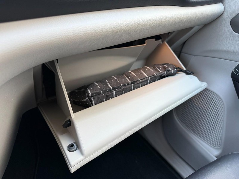 Chrysler Pacifica Vehicle Full-screen Gallery Image 49