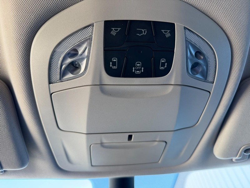 Chrysler Pacifica Vehicle Full-screen Gallery Image 50