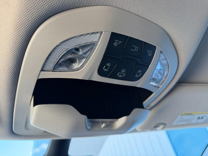 Chrysler Pacifica Vehicle Full-screen Gallery Image 51