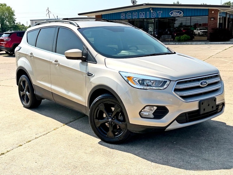 Ford Escape Vehicle Full-screen Gallery Image 02