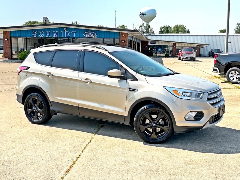 Ford Escape Vehicle Full-screen Gallery Image 03