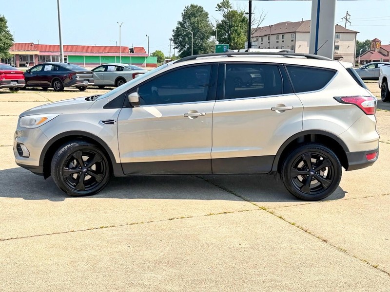 Ford Escape Vehicle Full-screen Gallery Image 06