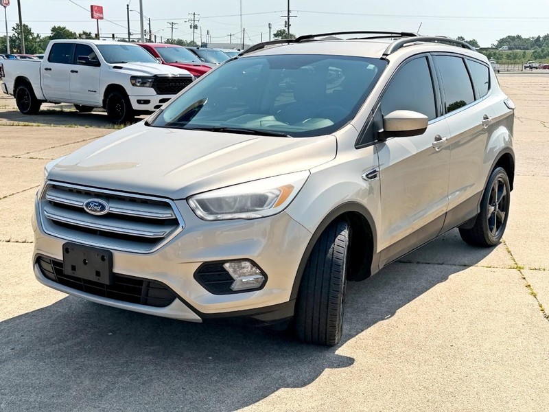 Ford Escape Vehicle Full-screen Gallery Image 07