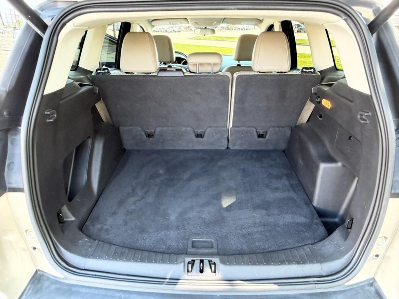 Ford Escape Vehicle Full-screen Gallery Image 12