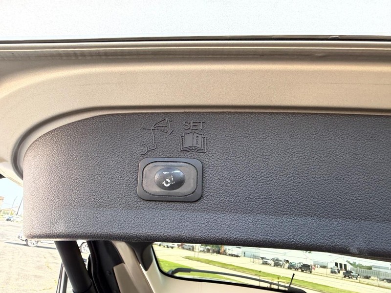 Ford Escape Vehicle Full-screen Gallery Image 14