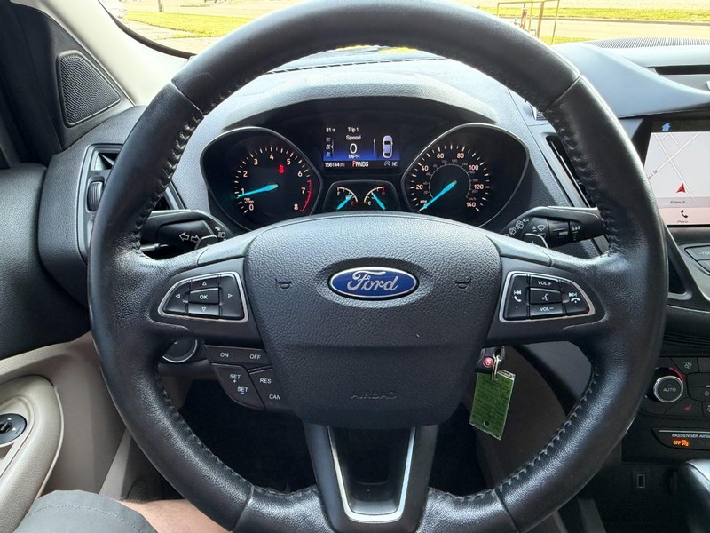 Ford Escape Vehicle Full-screen Gallery Image 25