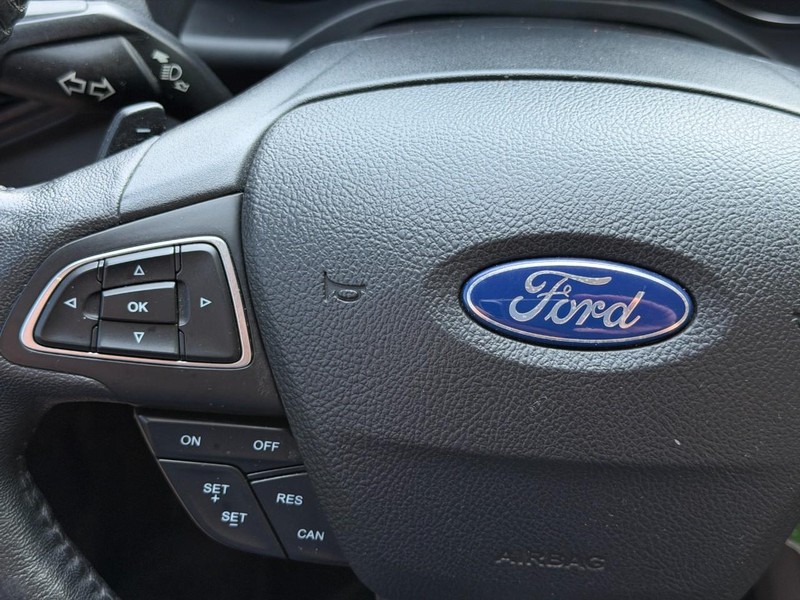 Ford Escape Vehicle Full-screen Gallery Image 26