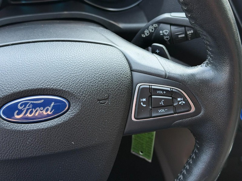 Ford Escape Vehicle Full-screen Gallery Image 27