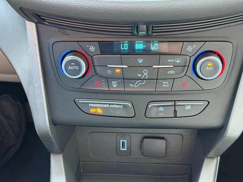 Ford Escape Vehicle Full-screen Gallery Image 39