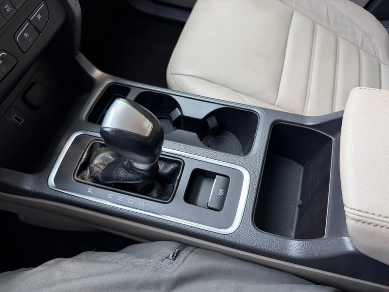 Ford Escape Vehicle Full-screen Gallery Image 40