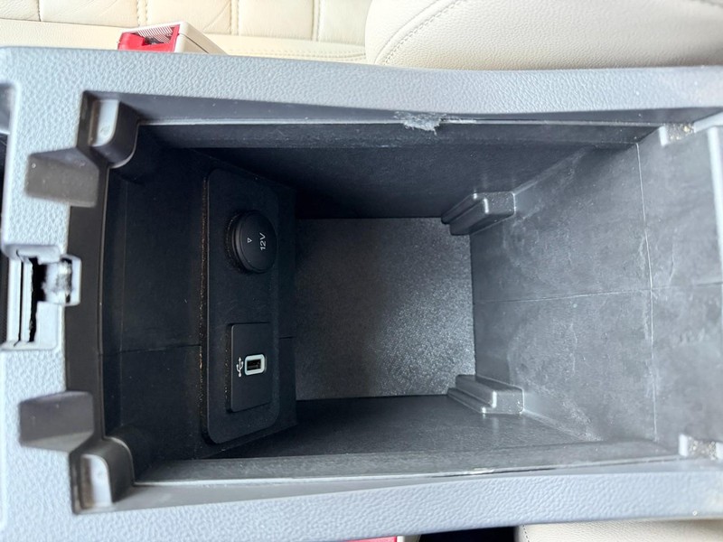 Ford Escape Vehicle Full-screen Gallery Image 42