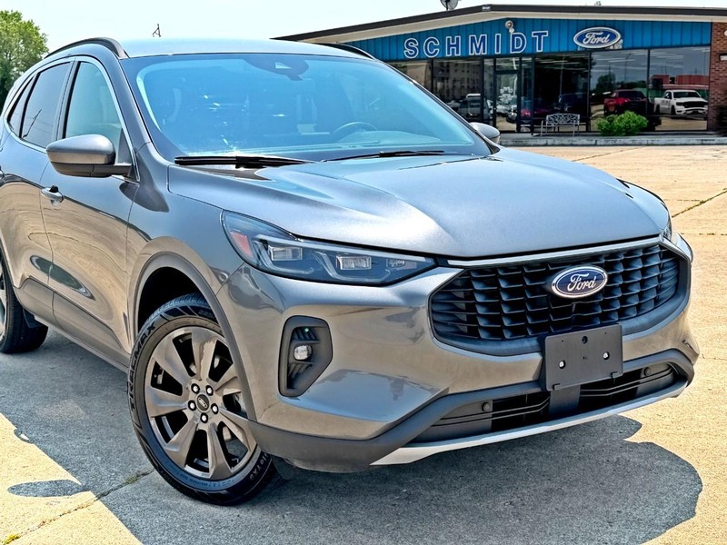 Ford Escape Vehicle Full-screen Gallery Image 08