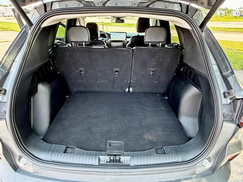 Ford Escape Vehicle Full-screen Gallery Image 12