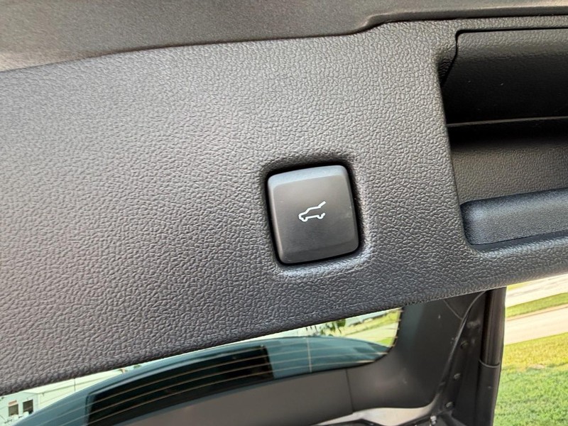 Ford Escape Vehicle Full-screen Gallery Image 14