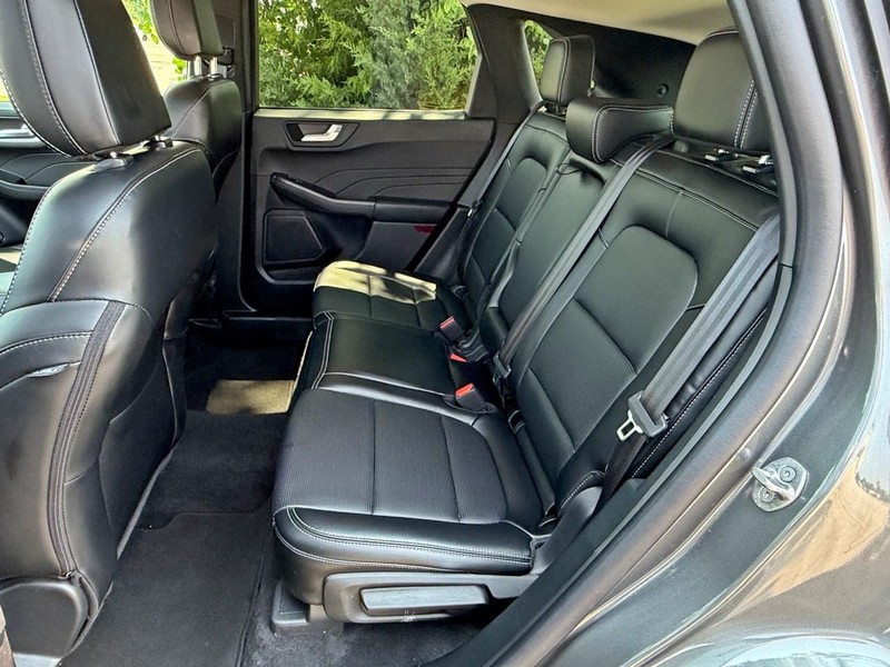 Ford Escape Vehicle Full-screen Gallery Image 15