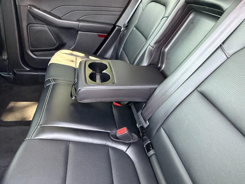 Ford Escape Vehicle Full-screen Gallery Image 16