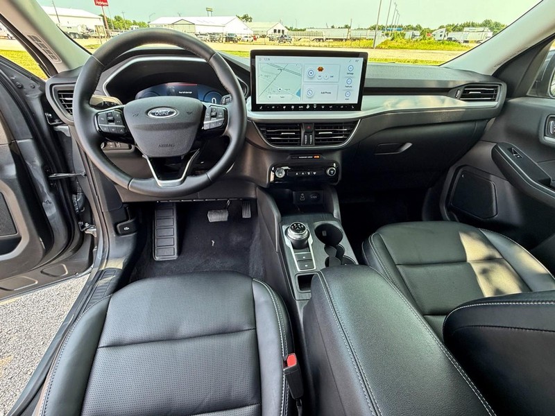 Ford Escape Vehicle Full-screen Gallery Image 18