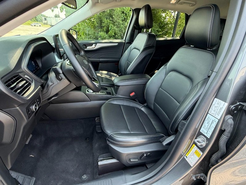 Ford Escape Vehicle Full-screen Gallery Image 20