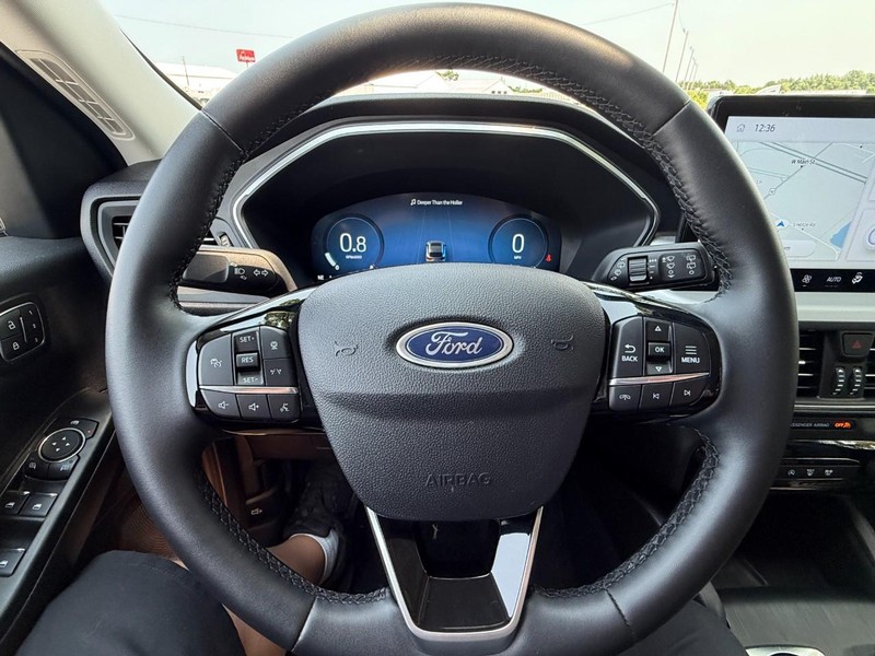 Ford Escape Vehicle Full-screen Gallery Image 25